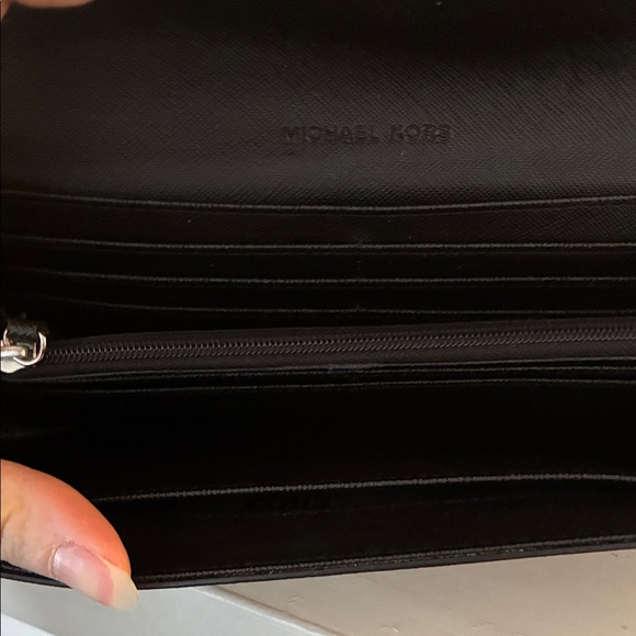Michael Kors Elegant Black Wallet - Picture 11 of 13